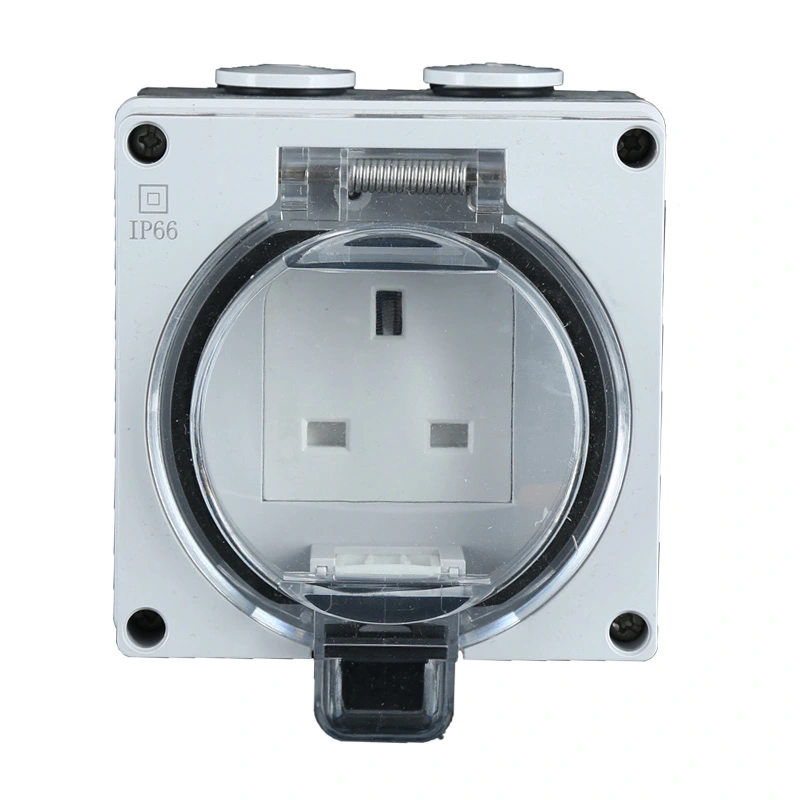 IP66 Fa'asologa UK Suavai puipui eletise Socket ma Suiga